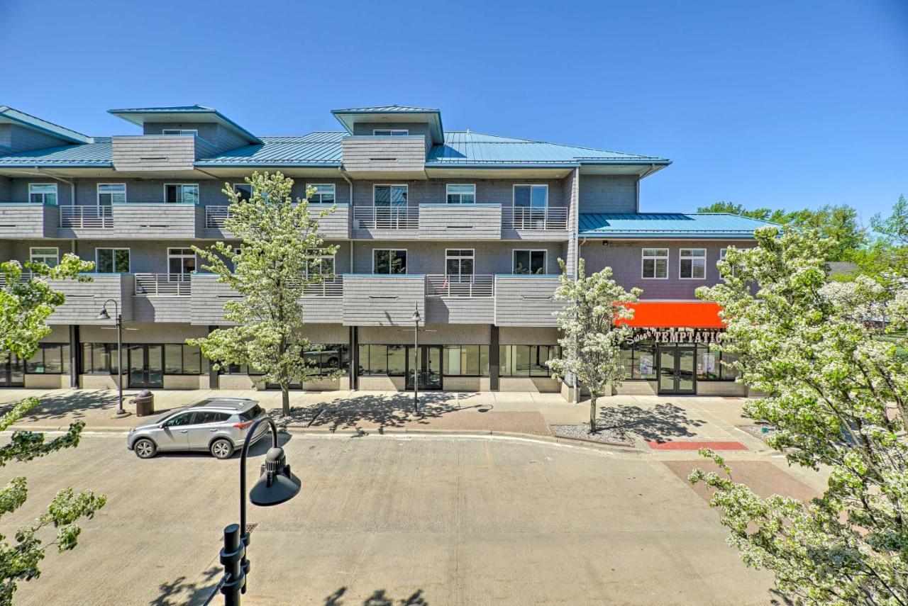 Grand Haven Condo - Walk To Nearby Hot Spots! Extérieur photo